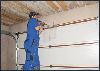 Garage Doors Store Repairs Harbor City, CA 310-751-9993 - cont-gdr-door-repair-08m